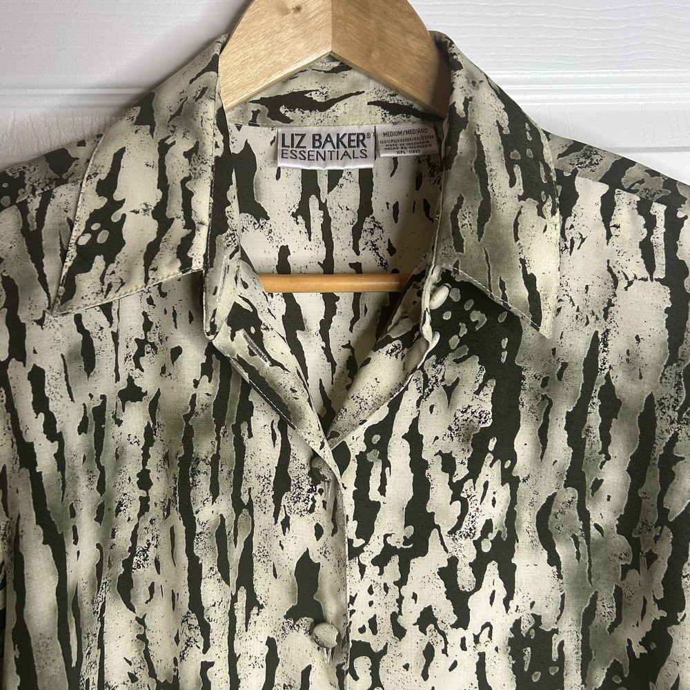 Liz Baker Essentials Womens Shirt Top Size M Long Sleeves Button Down Green Work